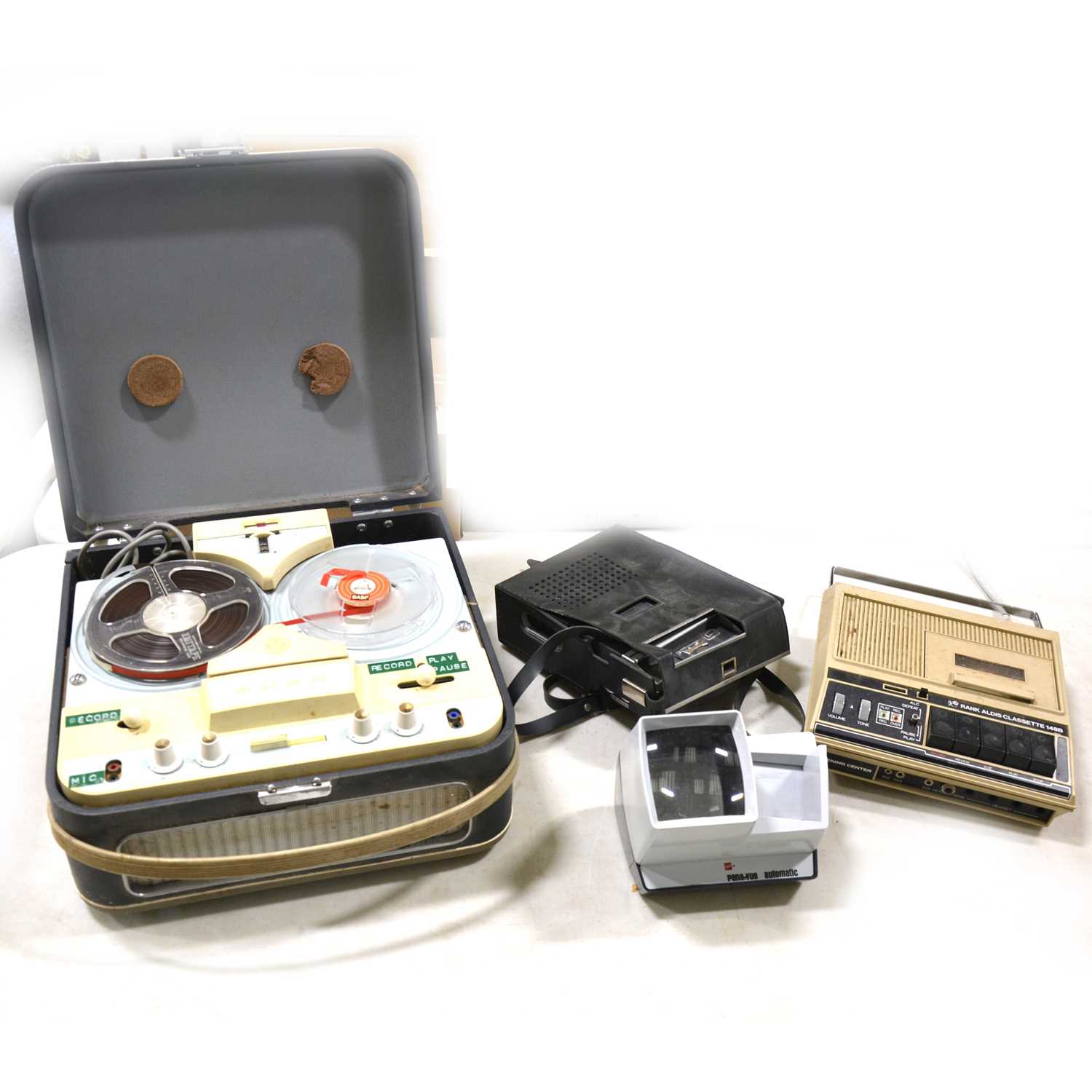 Lot 166 - Photography, projection and tape equipment;
