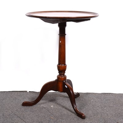 Lot 1505 - A George III circular tripod sidetable