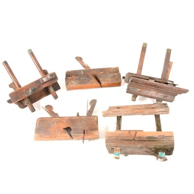 Lot 222 - A quantity of wooden moulding and other planes.