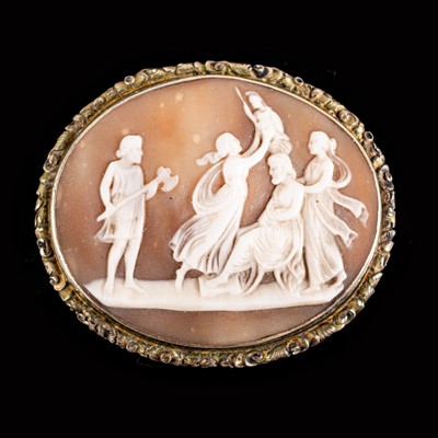Lot 96 - A rare silver gilt cameo mounted vinaigrette by Nathanial Mills