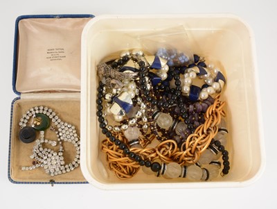 Lot 1395 - A collection of vintage costume jewellery, bead necklaces, agate disc