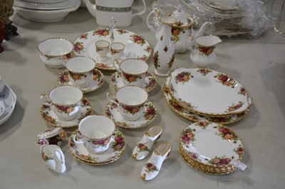 Lot 39 - Royal Albert bone china teaservice, Old Country Roses; and other Old Country Roses tableware.