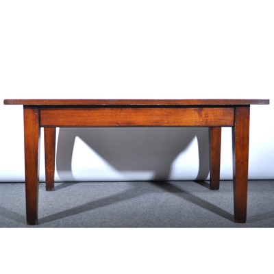 Lot 595 - An oak table