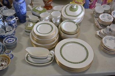 Lot 25 - Royal Doulton Rondelay H5004 pattern tea and dinner service