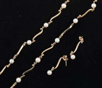 Lot 1334 - A suite of cultured pearl and 9 carat gold jewellery, necklace, bracelet, earrings.