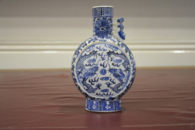 Lot 1010 - A quantity of Chinese blue and white ware