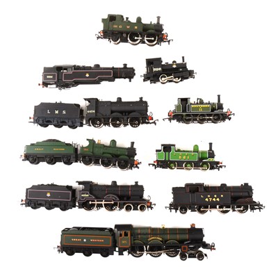 Lot 556 - Loose OO gauge model railway locomotives; nine examples by Mainline, Airfix, Dapol, Hornby and a loose engine shell for a BR 80061.