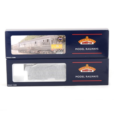 Lot 575 - Bachmann OO gauge model railway locomotive set 32-900 class 108 DMU 2 car BR green with speed whiskers, boxed.