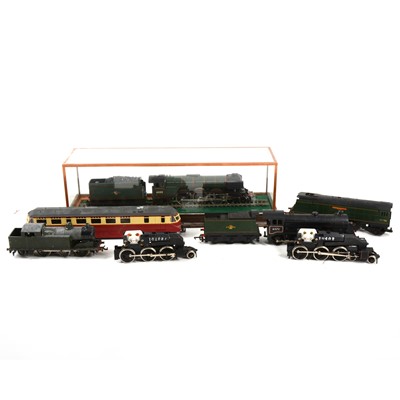 Lot 598 - OO gauge model railways; a selection of loose playworn locomotives, spares and restoration parts, etc.