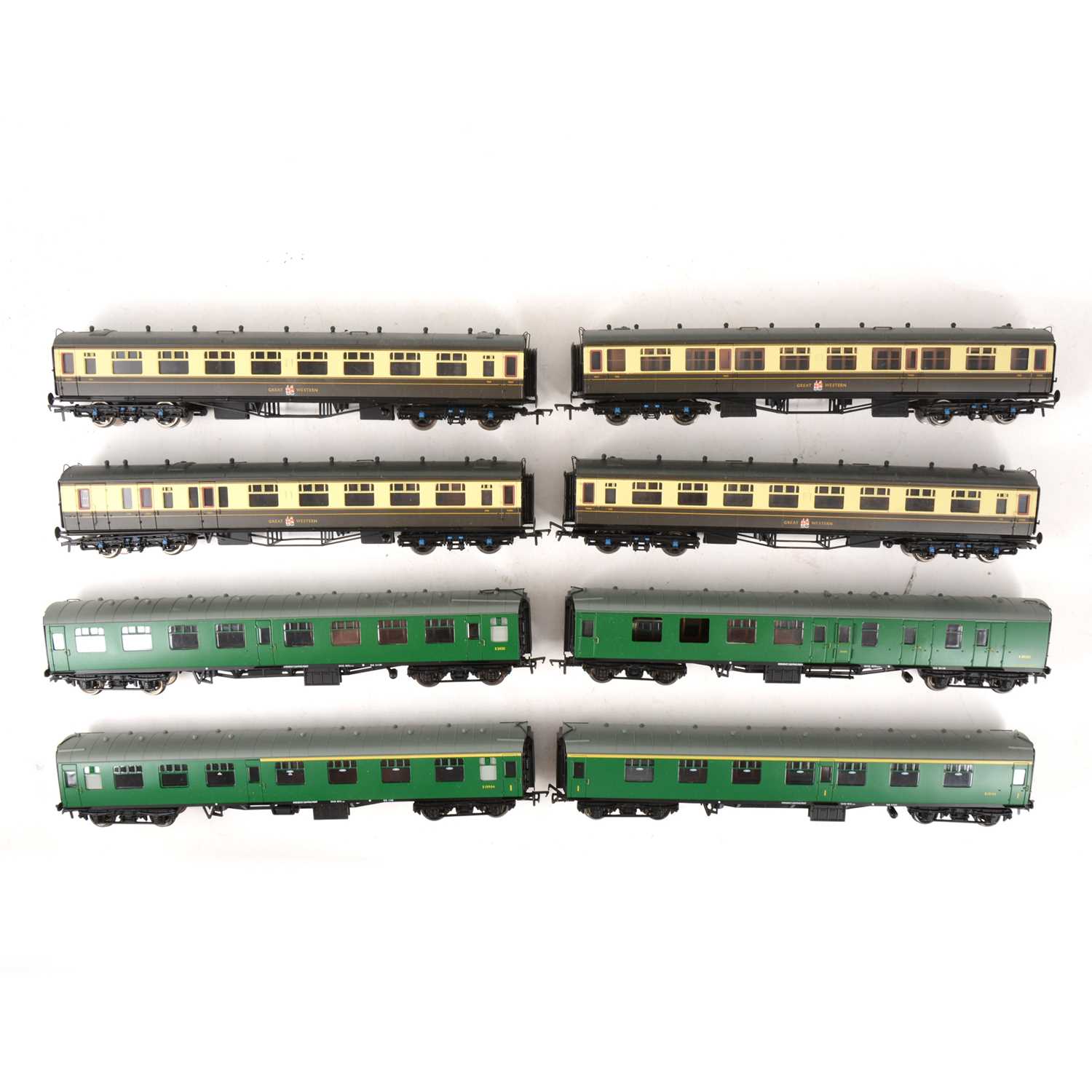 Lot 526 - Eight Bachmann OO gauge model railway passenger coaches, all loose