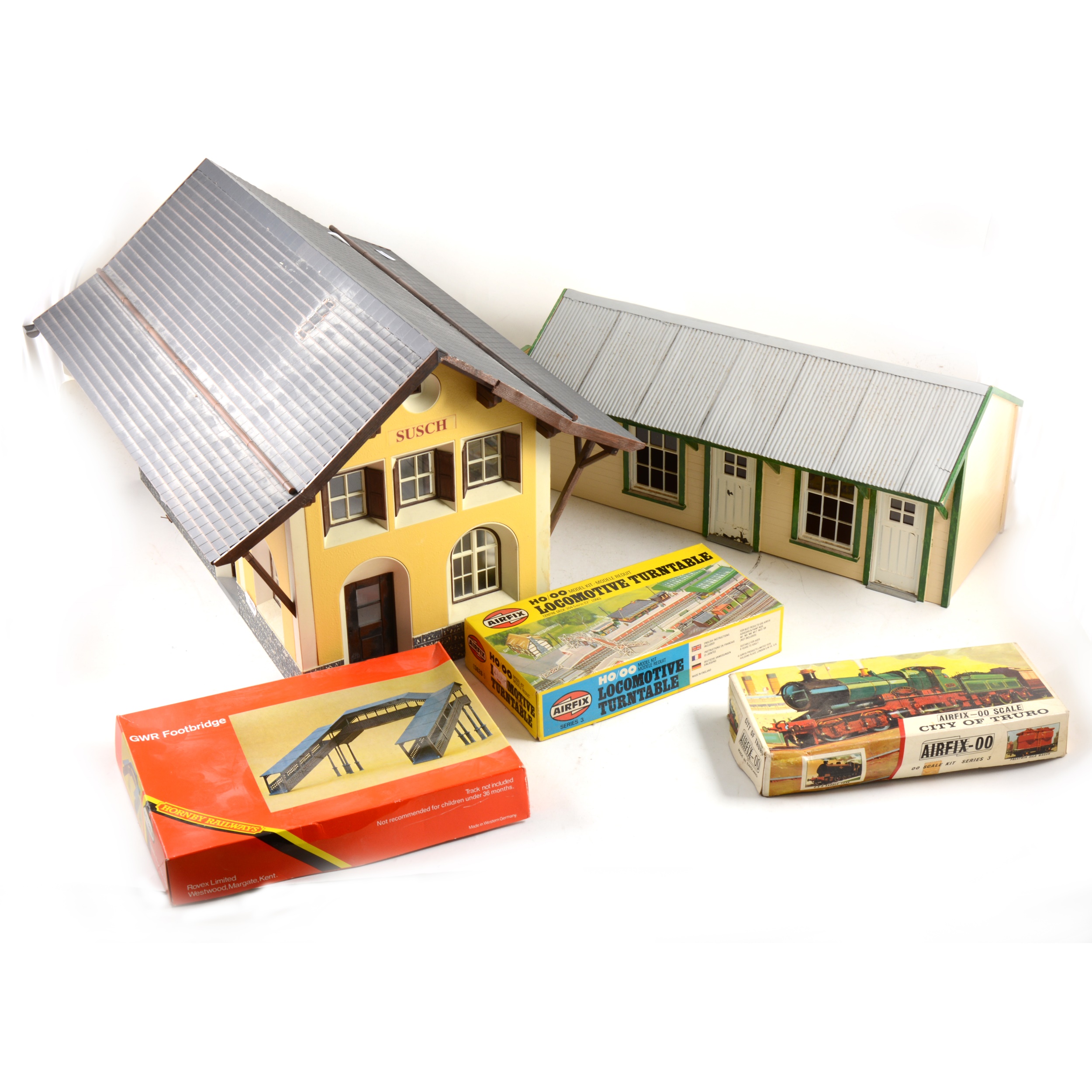 Lot 599 - Model Railway Layout Accessories, Parts And