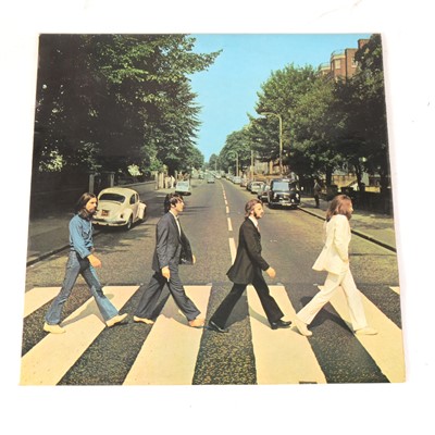 Lot 262 - The Beatles Abbey Road LP vinyl record; Stereo PCS 7088 matrix 749-2/750-1, misaligned apple label, omitting 'Her Majesty' credit