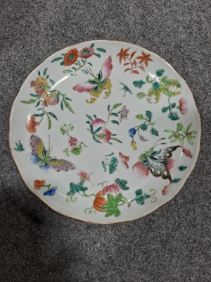 Lot 1047 - A collection of Imari and Oriental ceramics