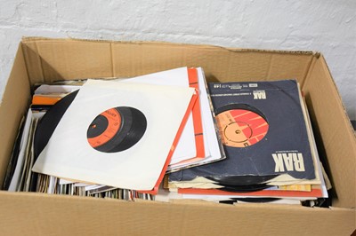 Lot 291 - A box of aprox 250 mixed 7" single records, including The Hollies, Lulu, Abba, Dexys Midnight Runners, Ian Matthews, ELO etc.