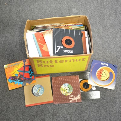 Lot 40 - A box of aprox 250 mixed 7" single records, including The Seekers, ELO, Family, Dr Feelgood, etc