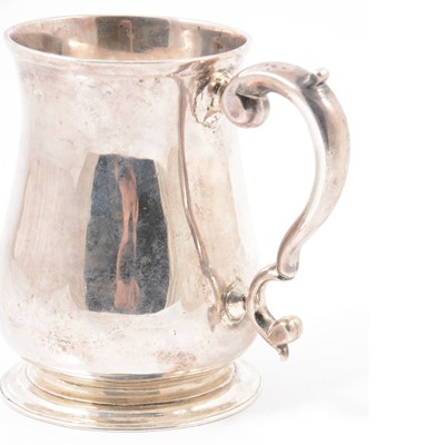Lot 219 - George III silver mug, London 1758