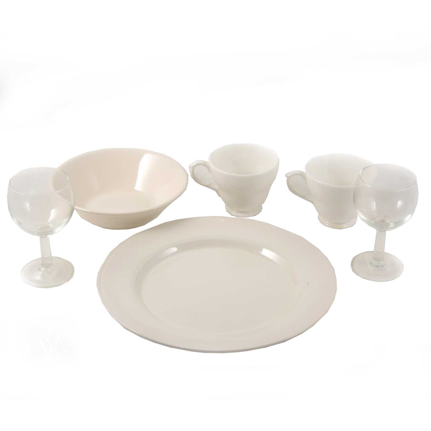 Lot 70 - A quantity of catering crockery and glassware