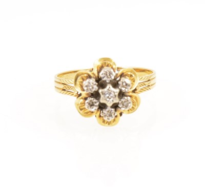 Lot 1257 - A vintage diamond cluster ring.