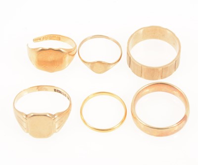 Lot 1284 - Six gold rings