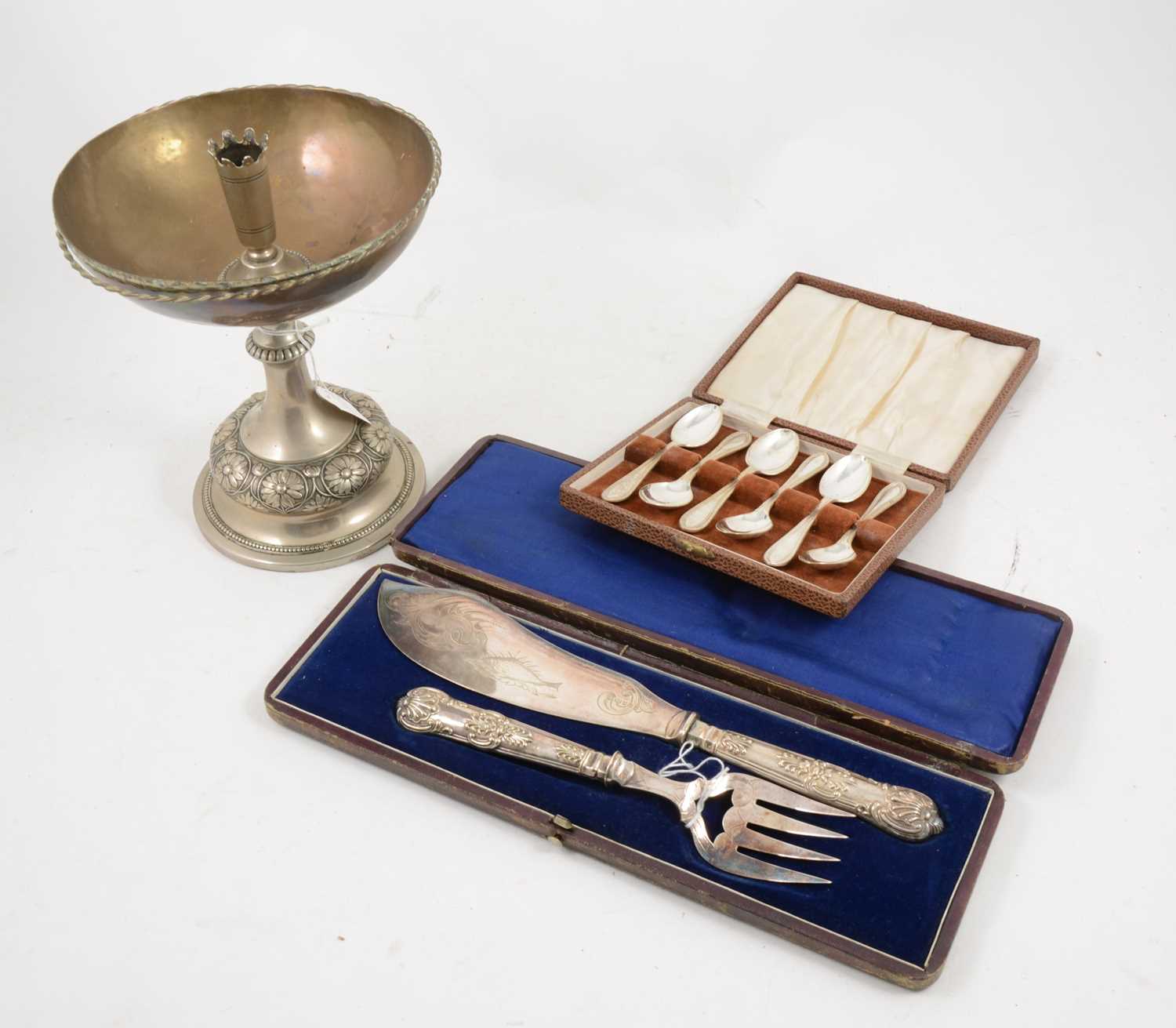 Lot 1087 - Silver plated table centre