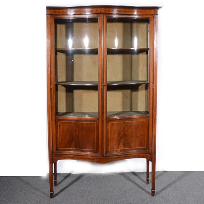 Lot 558 - An Edwardian mahogany serpentine china cabinet