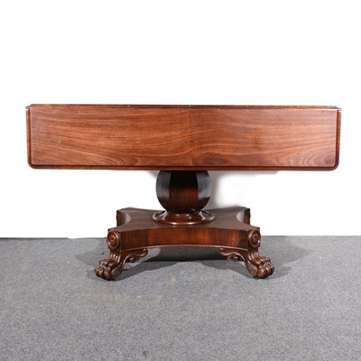 Lot 109 - An early Victorian mahogany pedestal Pembroke table