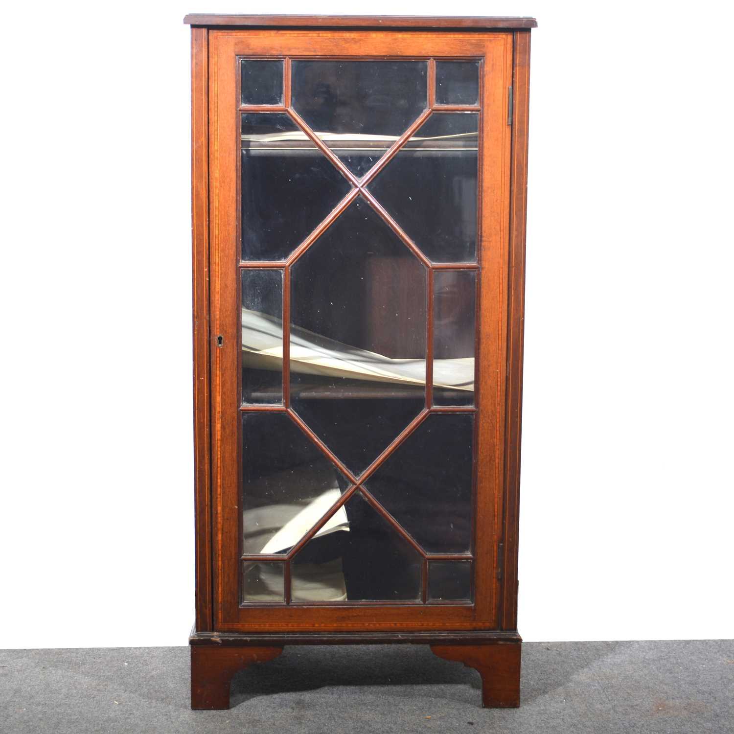 Lot 460 - A small Edwardian mahogany display cabinet.