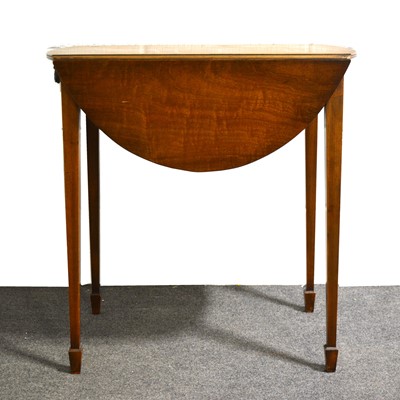 Lot 1566 - A mahogany Pembroke table