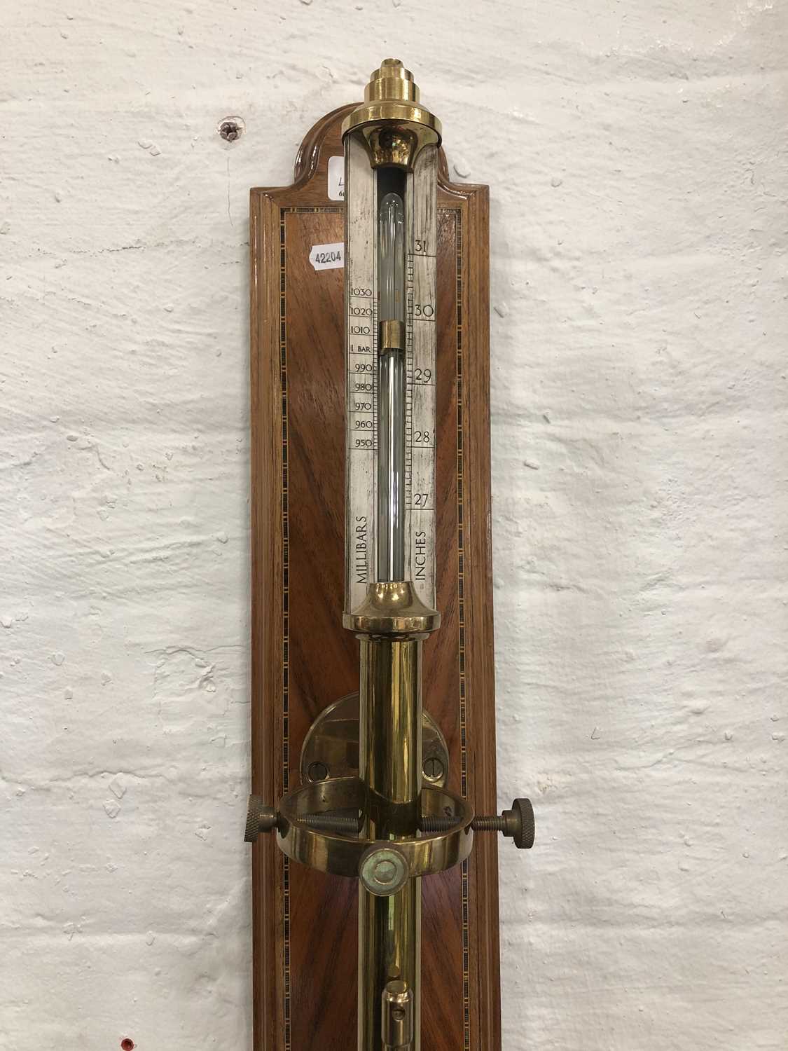 Lot 622 - Ships barometer