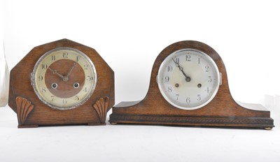 Lot 253 - An oak cased mantel clock