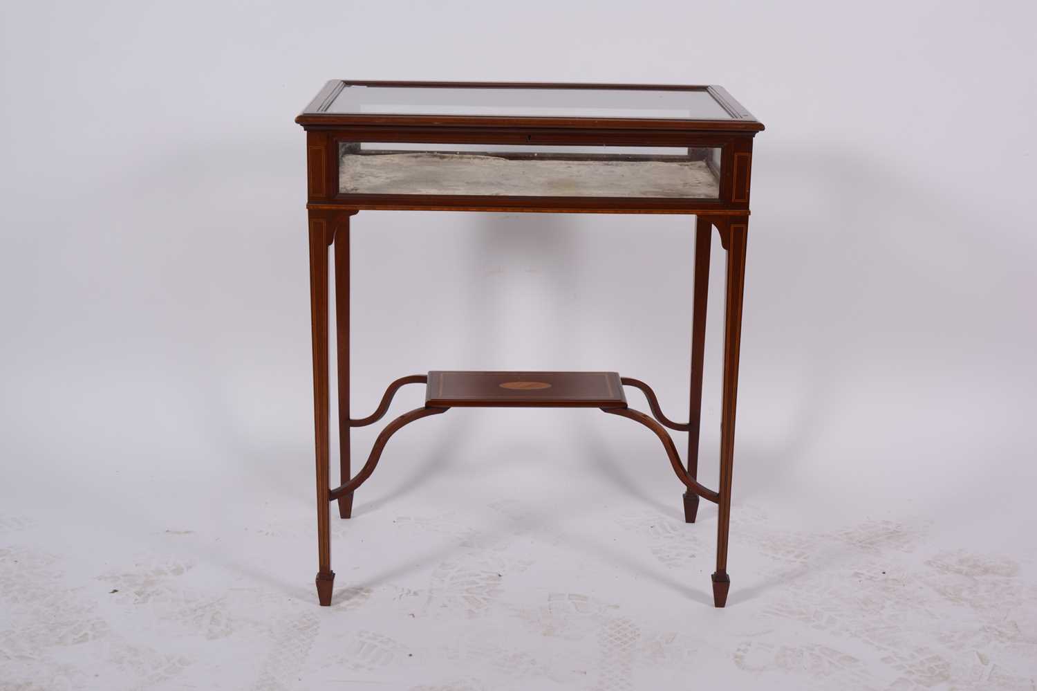 Lot 1556 An Edwardian glasstop display table