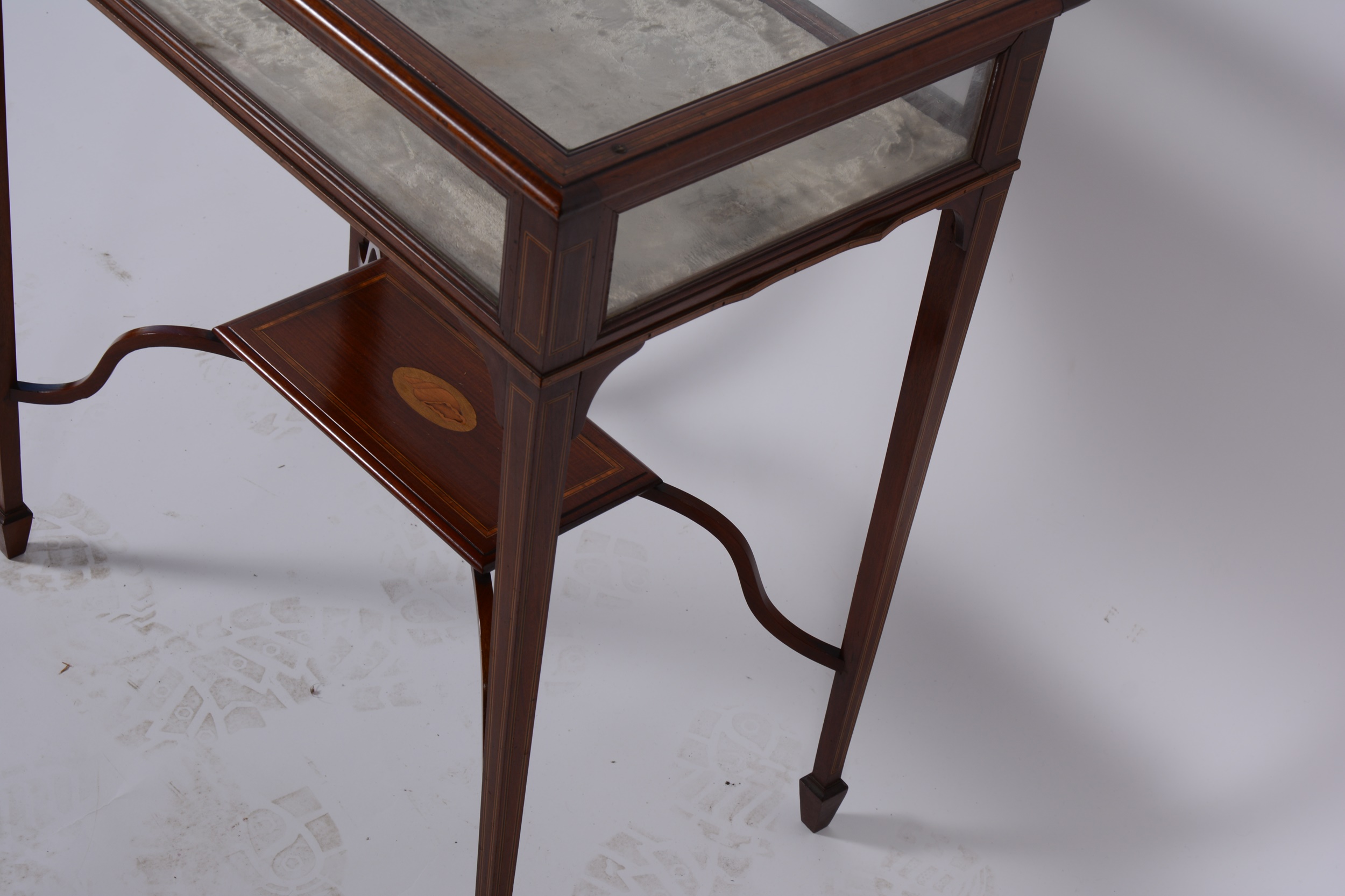 Lot 1556 An Edwardian glasstop display table