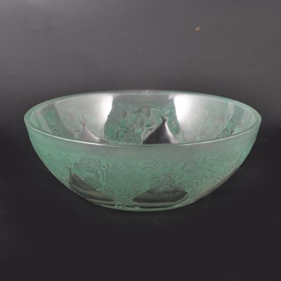 Lot 622 - A René Lalique glass bowl, 'Vases' design, introduced 1921