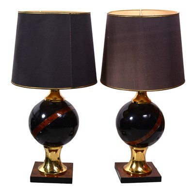 Lot 479 - A pair of contemporary table lamps