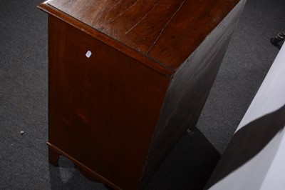 Lot 175 - A mahogany chest of drawers of small size