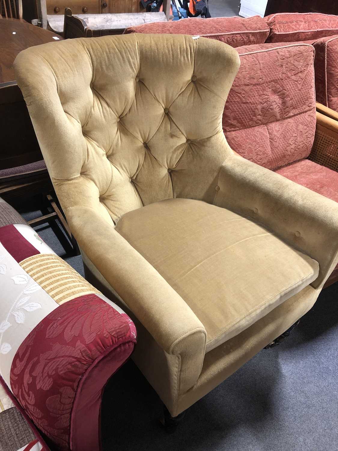 Lot 584 - A Victorian easy chair