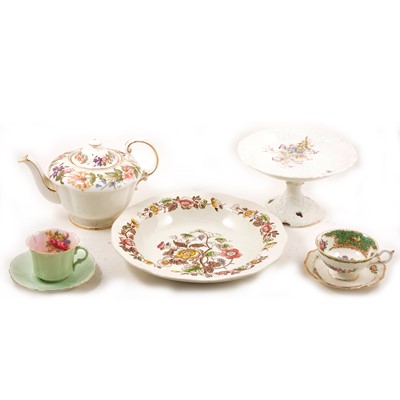 Lot 156A - A quantity of tea and dinnerwares, to include Royal Albert and Queen's fine bone china