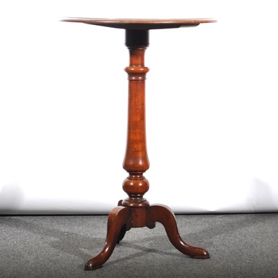 Lot 561 - A Victorian mahogany occasional table