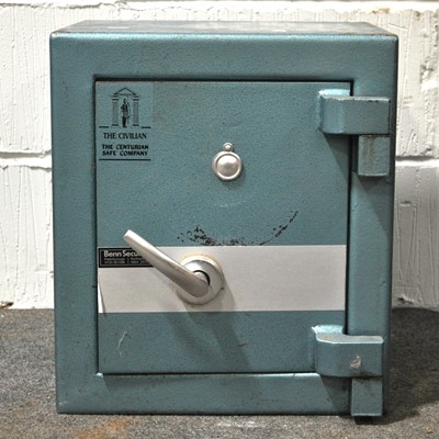 Lot 623 - A small safe