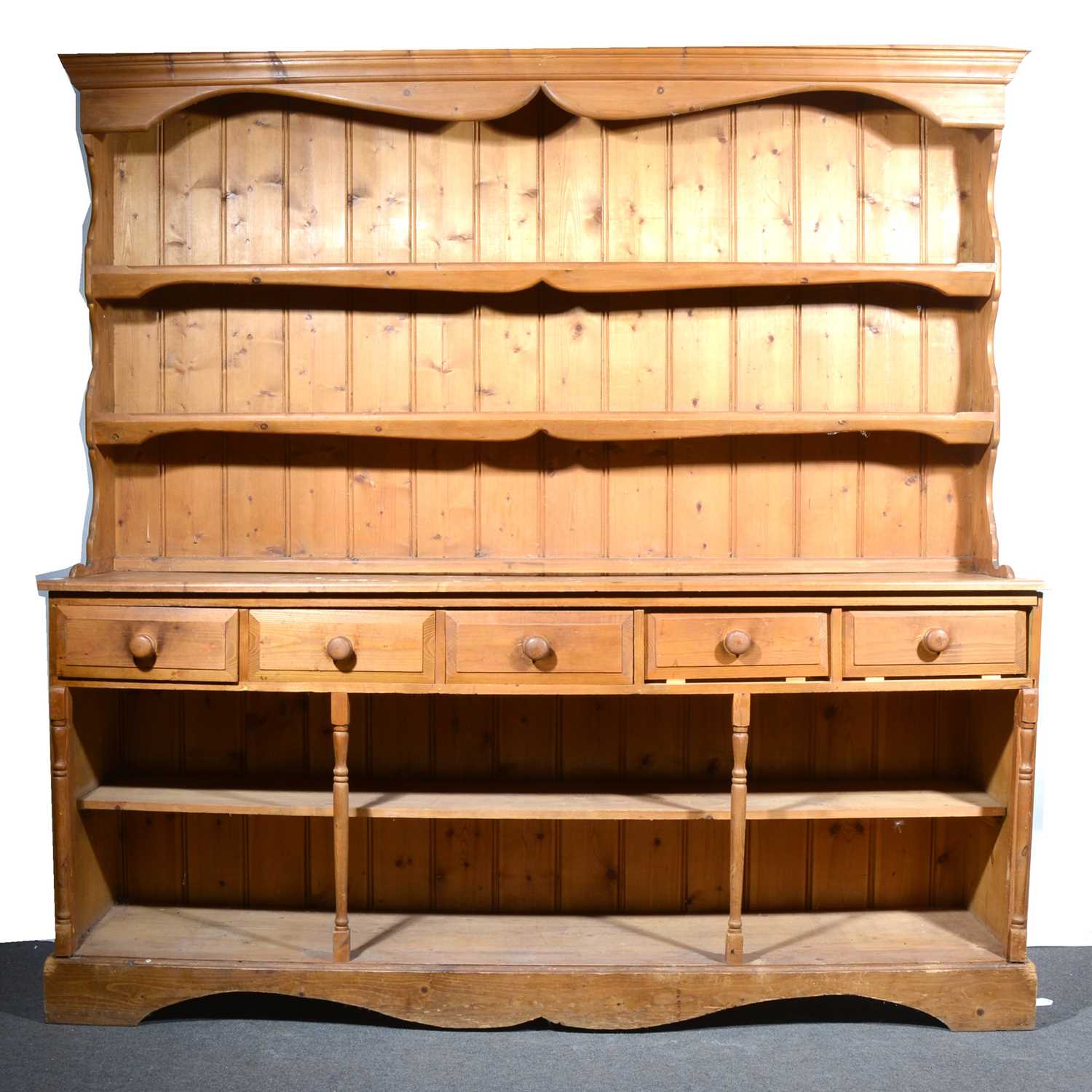 Lot 522 Large Pine Dresser   41088 0 Medium 