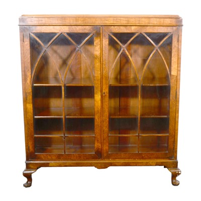 Lot 76 - A 1930s display cabinet