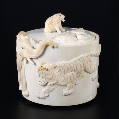 Lot 47 - A Japanese carved and stained ivory box, early 20th Century