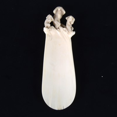 Lot 48 - A Japanese carved ivory shoe horn, early 20th Century