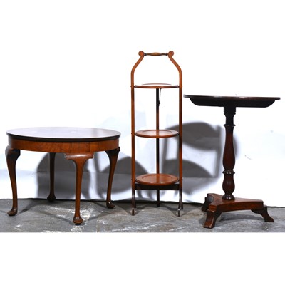 Lot 471 - Victorian mahogany tripod table, coffee table and a cake stand