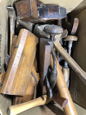 Lot 633 - A carpenter's pine tool box