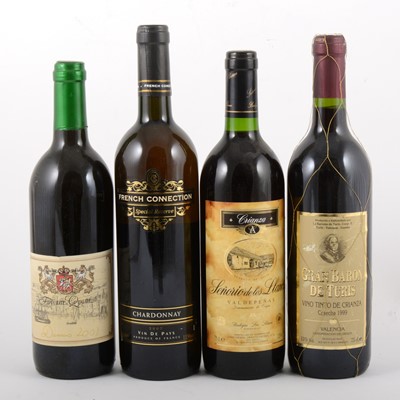 Lot 123 - Sixteen bottles of assorted table wine