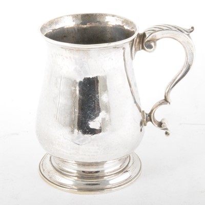 Lot 289 - George III silver mug, probably William Collings, London 1775