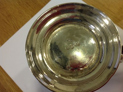 Lot 289 - George III silver mug, probably William Collings, London 1775