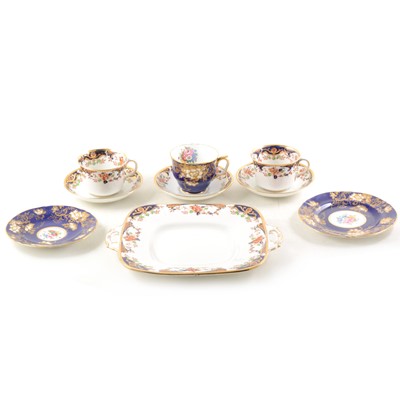 Lot 121 - A quantity of Royal Worcester Roanoke pattern table china