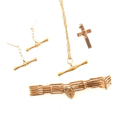 Lot 376 - A 9 carat gold gate bracelet, pendant and chain, earrings, cross